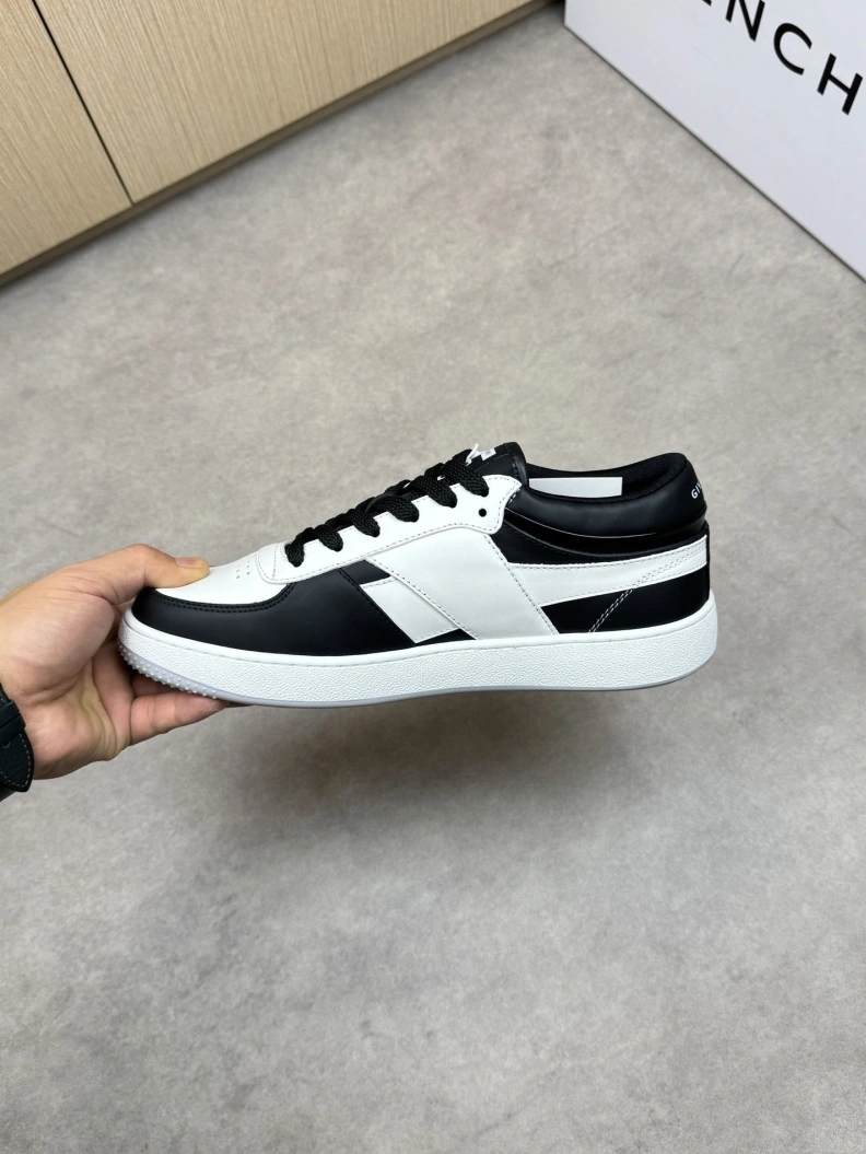 Gxvxnchy Sneakers Sleek 151884