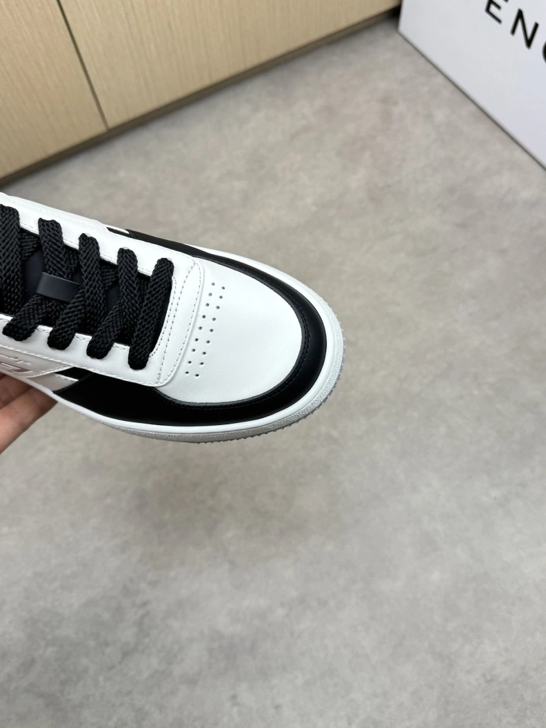 Gxvxnchy Sneakers Sleek 151884