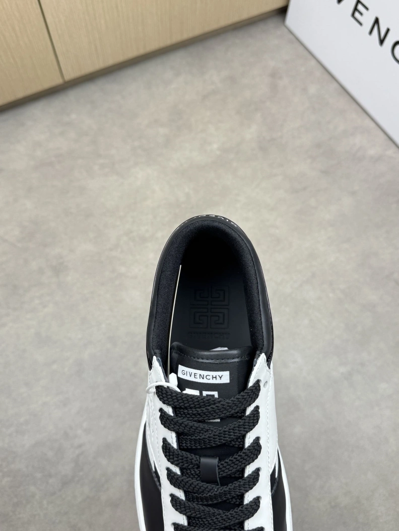 Gxvxnchy Sneakers Sleek 151884