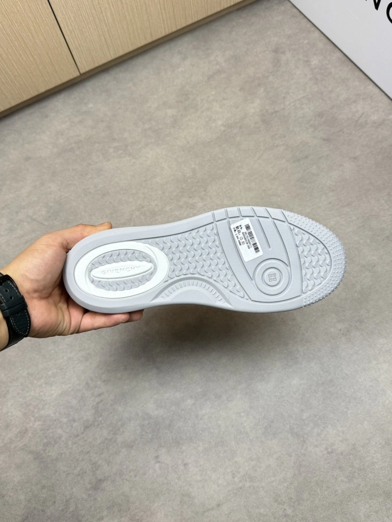 Gxvxnchy Sneakers Sleek 151884