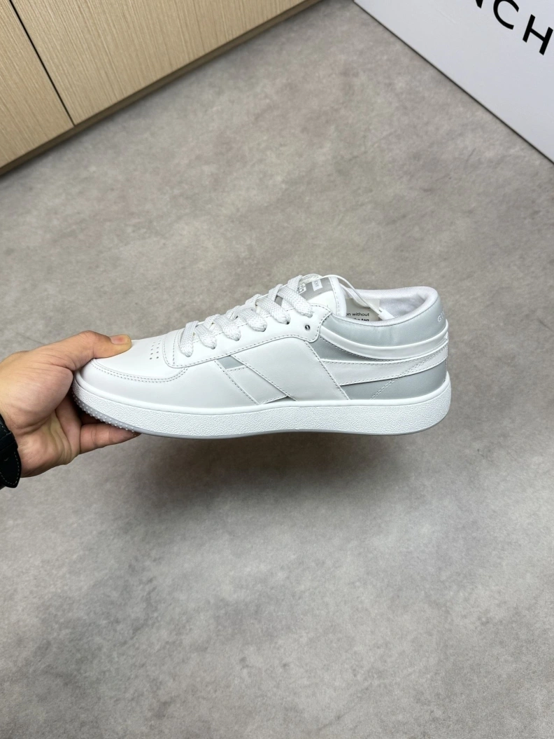 Gxvxnchy Sneakers Trendsetting 151886