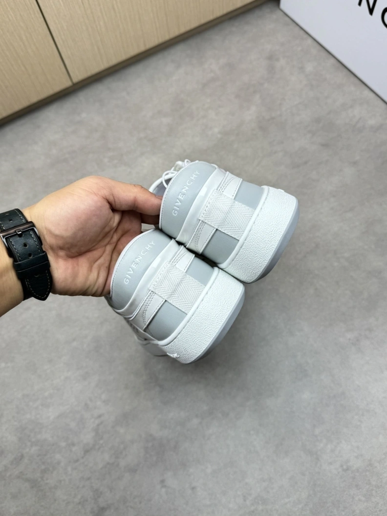 Gxvxnchy Sneakers Trendsetting 151886