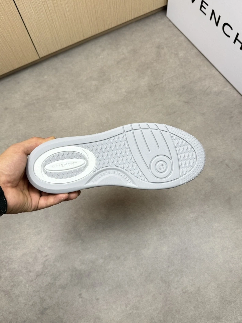 TopPick Gxvxnchy Sneakers 151879