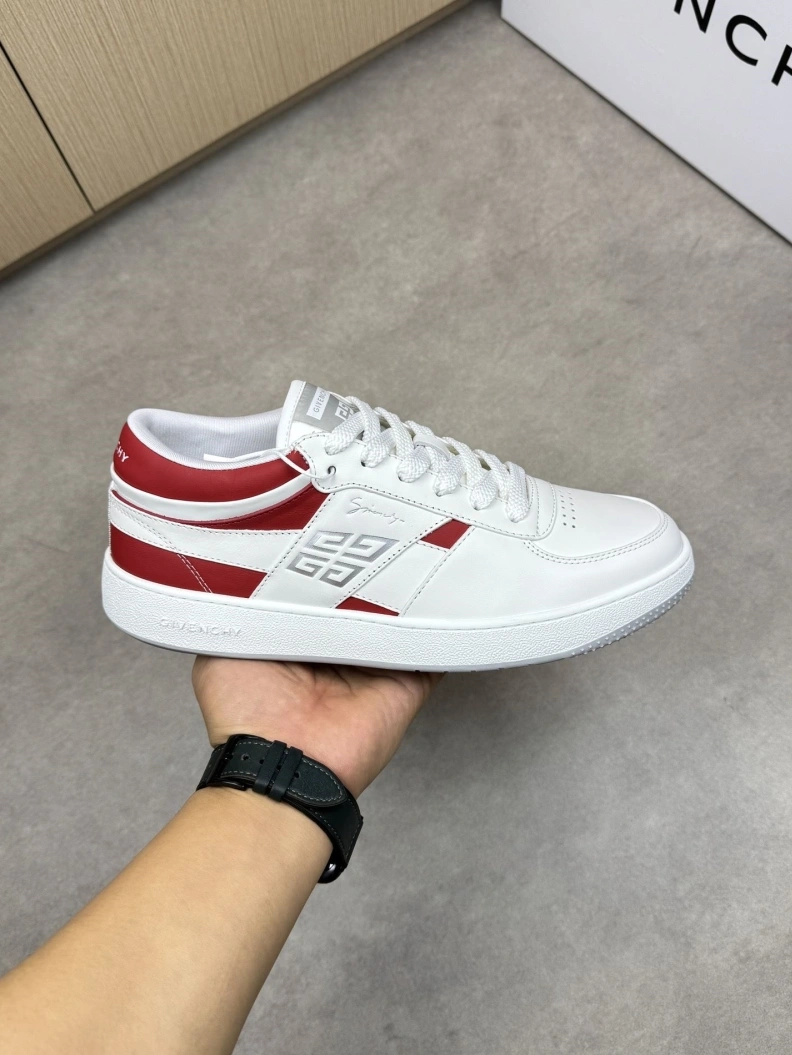 Minimalist Gxvxnchy Sneakers 151878