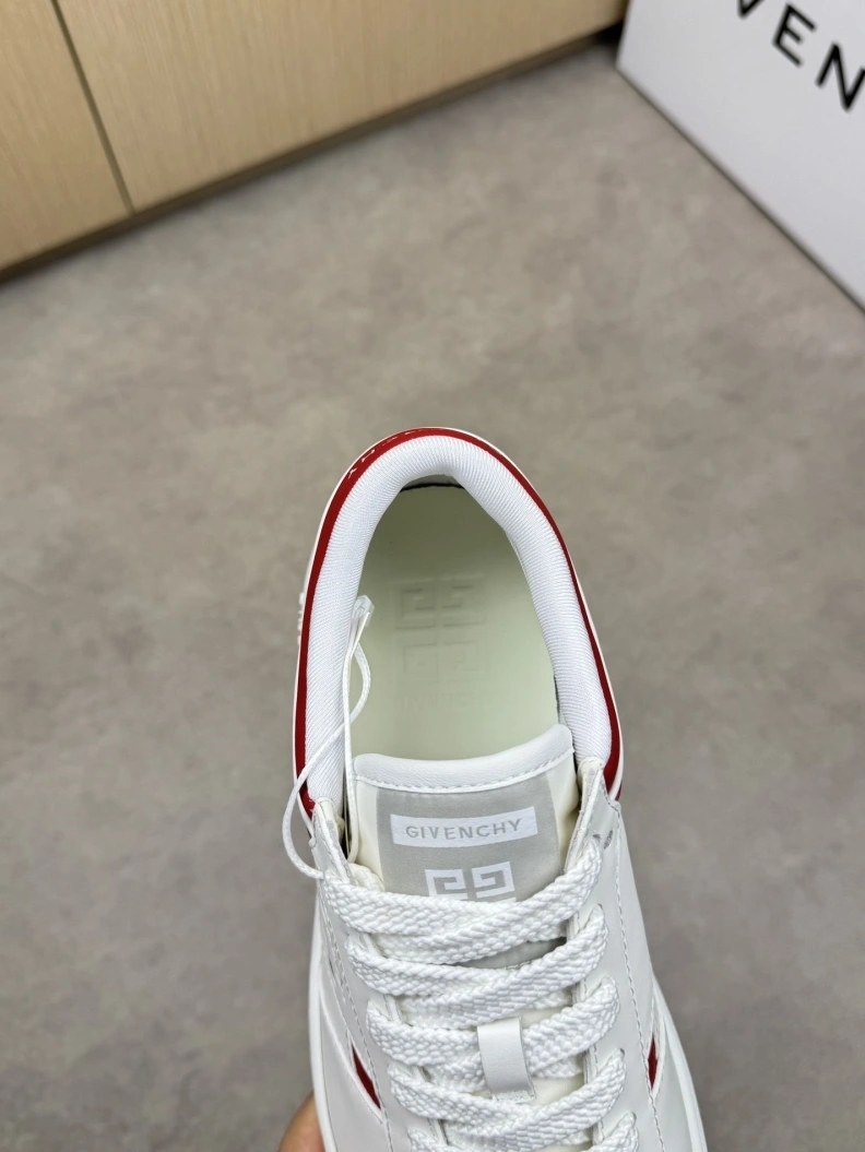 Minimalist Gxvxnchy Sneakers 151878