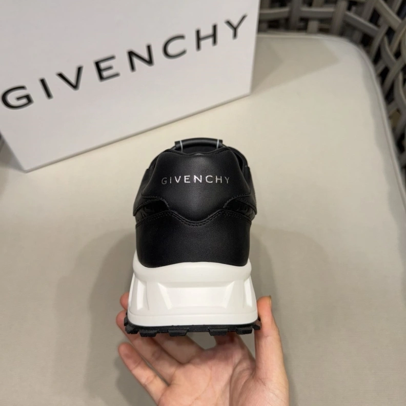 GoAnywhere Gxvxnchy Sneakers 151876