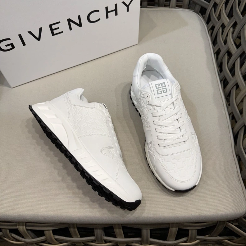 Gxvxnchy Sneakers TopPick 151875