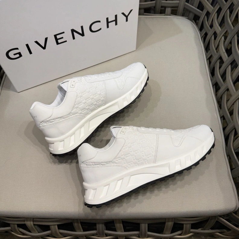 Gxvxnchy Sneakers TopPick 151875
