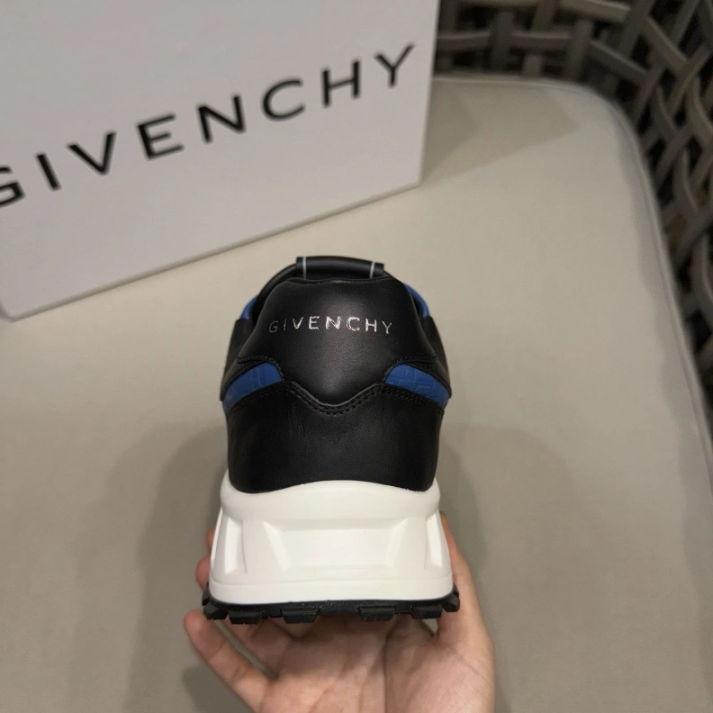 Bold Gxvxnchy Sneakers 151873