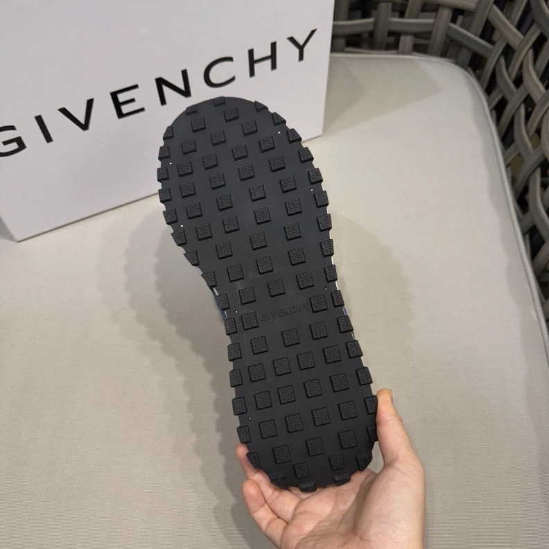Bold Gxvxnchy Sneakers 151873