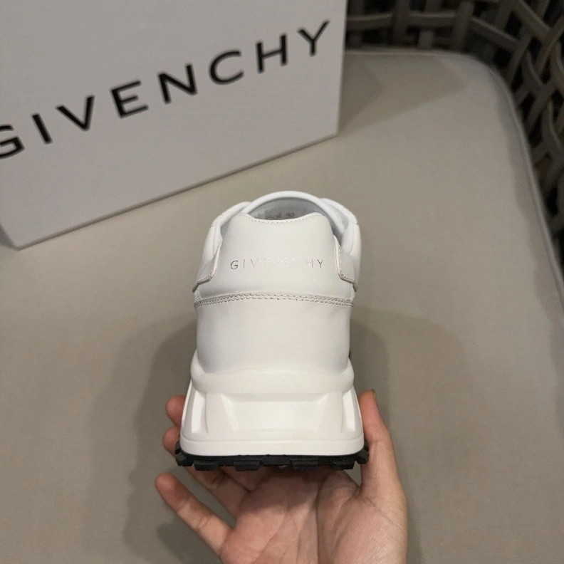 Popular Gxvxnchy Sneakers 151870