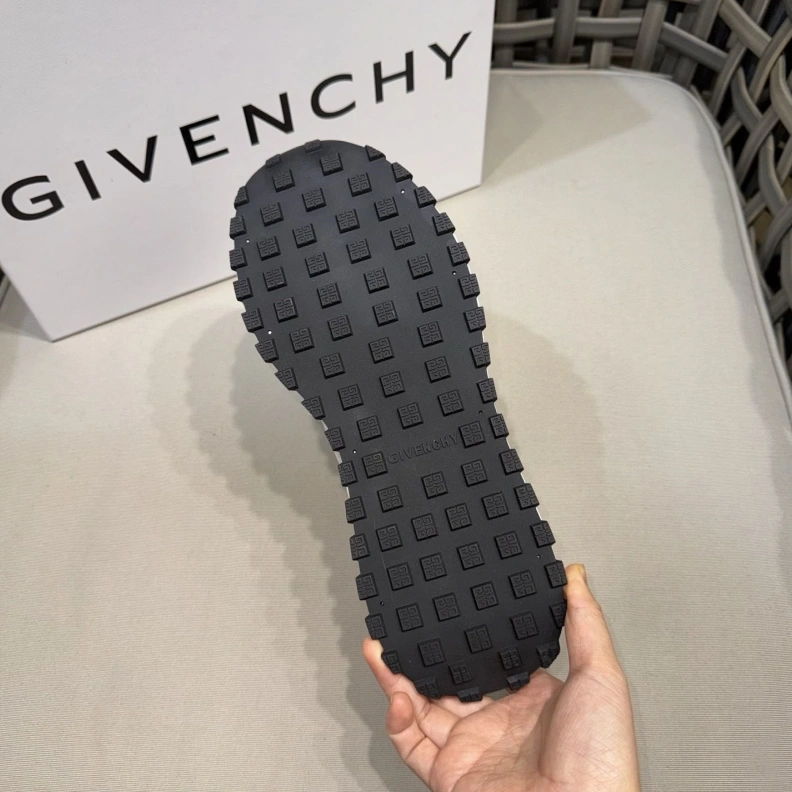 Popular Gxvxnchy Sneakers 151870