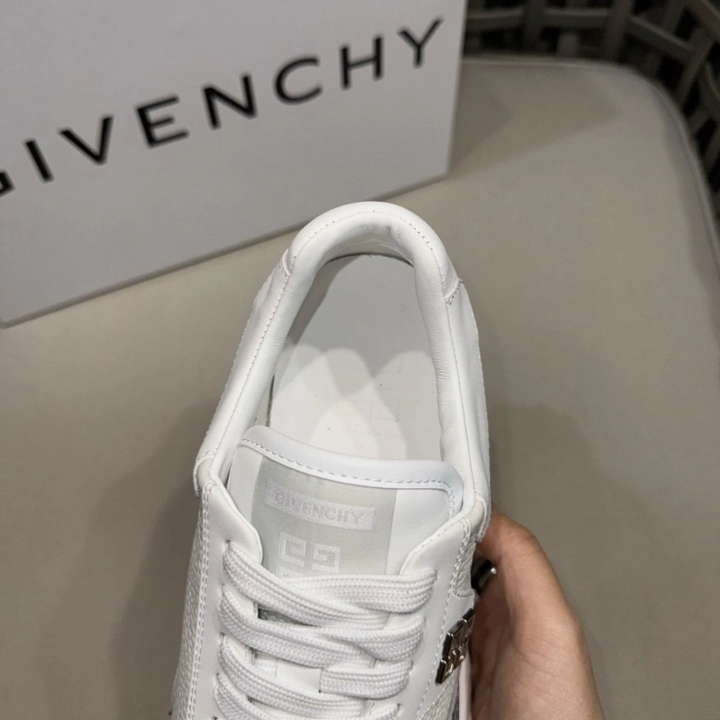 Resilient Gxvxnchy Sneakers 151865