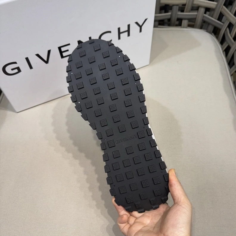 Resilient Gxvxnchy Sneakers 151865