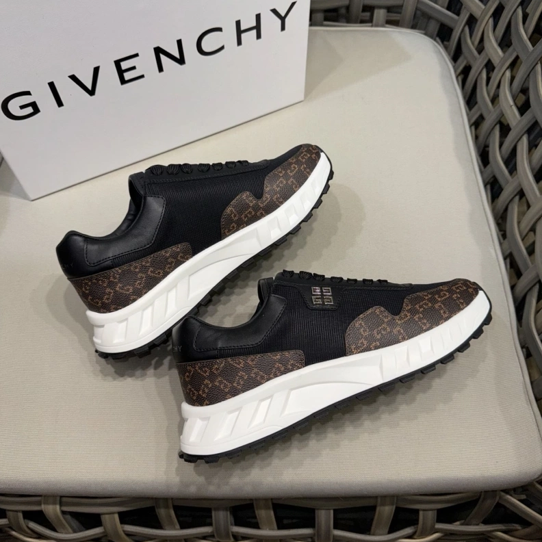 Bold Gxvxnchy Sneakers 151866
