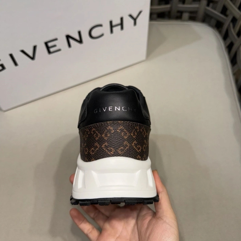 Bold Gxvxnchy Sneakers 151866
