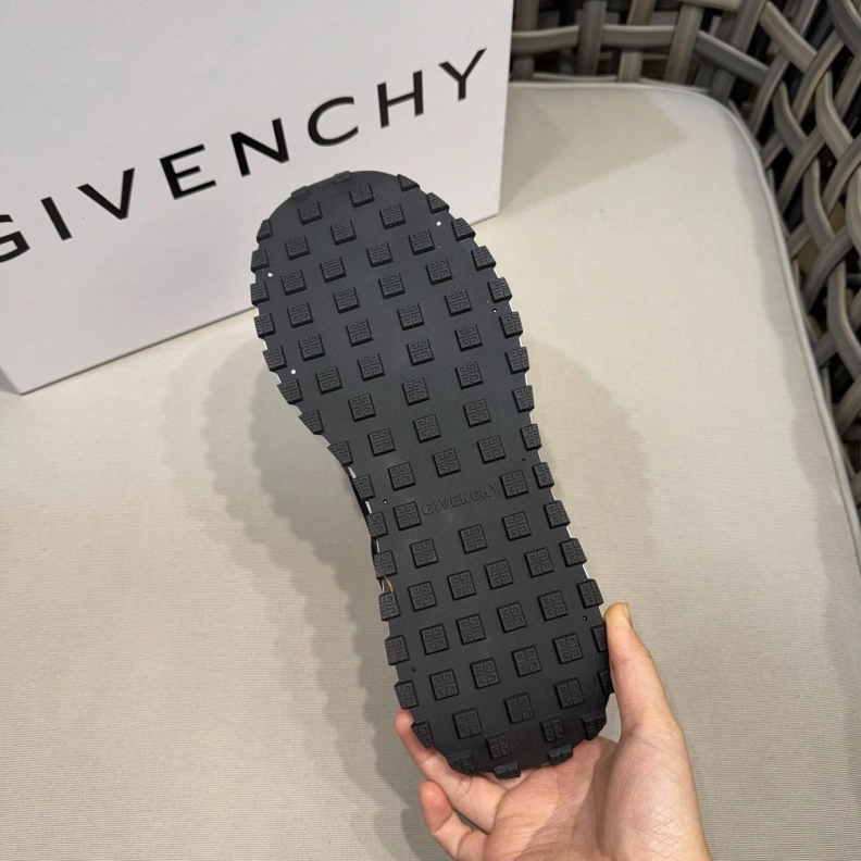Bold Gxvxnchy Sneakers 151866