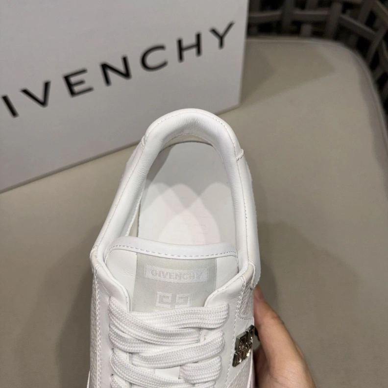 Gxvxnchy Sneakers Sophisticated 151864