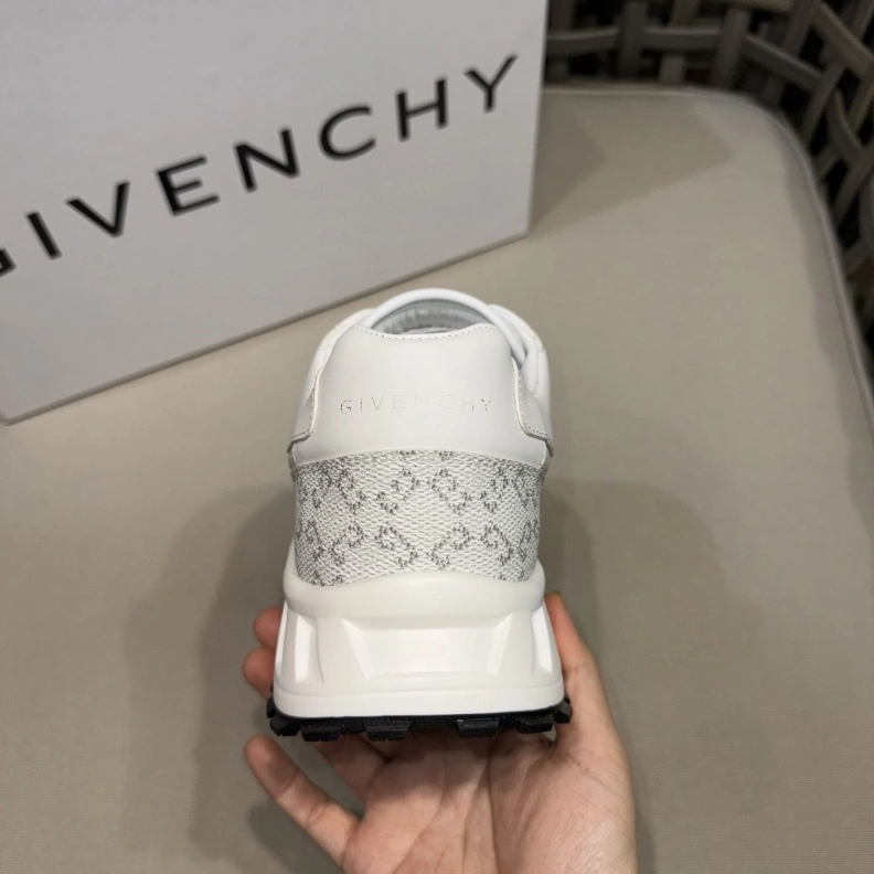 Gxvxnchy Sneakers Sophisticated 151864
