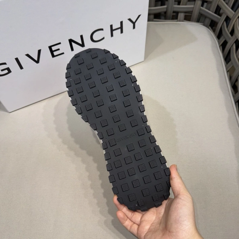 Gxvxnchy Sneakers Sophisticated 151864