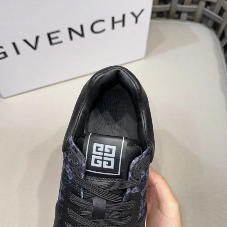 Gxvxnchy Sneakers Bright 151867