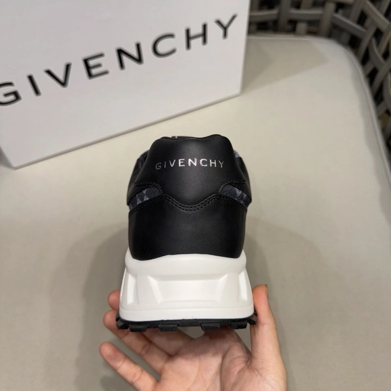 Gxvxnchy Sneakers Bright 151867