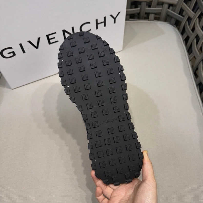 Gxvxnchy Sneakers Bright 151867