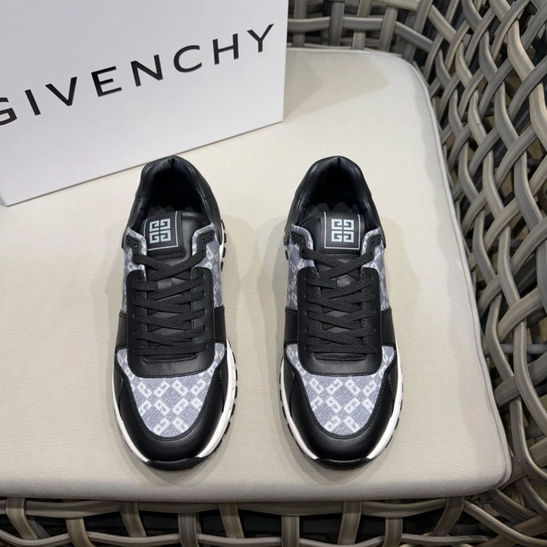 Lightweight Gxvxnchy Sneakers 151862
