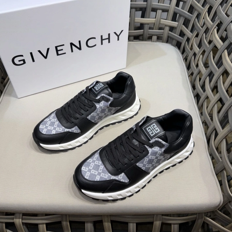 Lightweight Gxvxnchy Sneakers 151862
