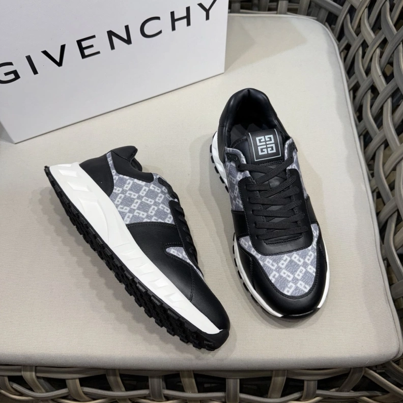 Lightweight Gxvxnchy Sneakers 151862
