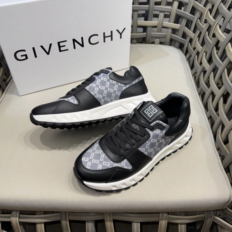 Lightweight Gxvxnchy Sneakers 151862