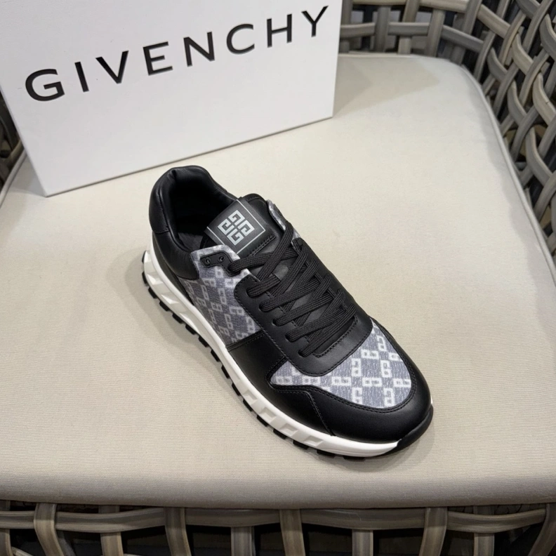 Lightweight Gxvxnchy Sneakers 151862