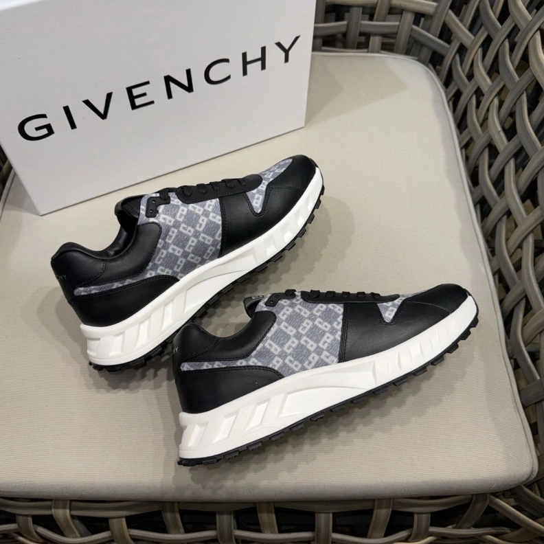 Lightweight Gxvxnchy Sneakers 151862