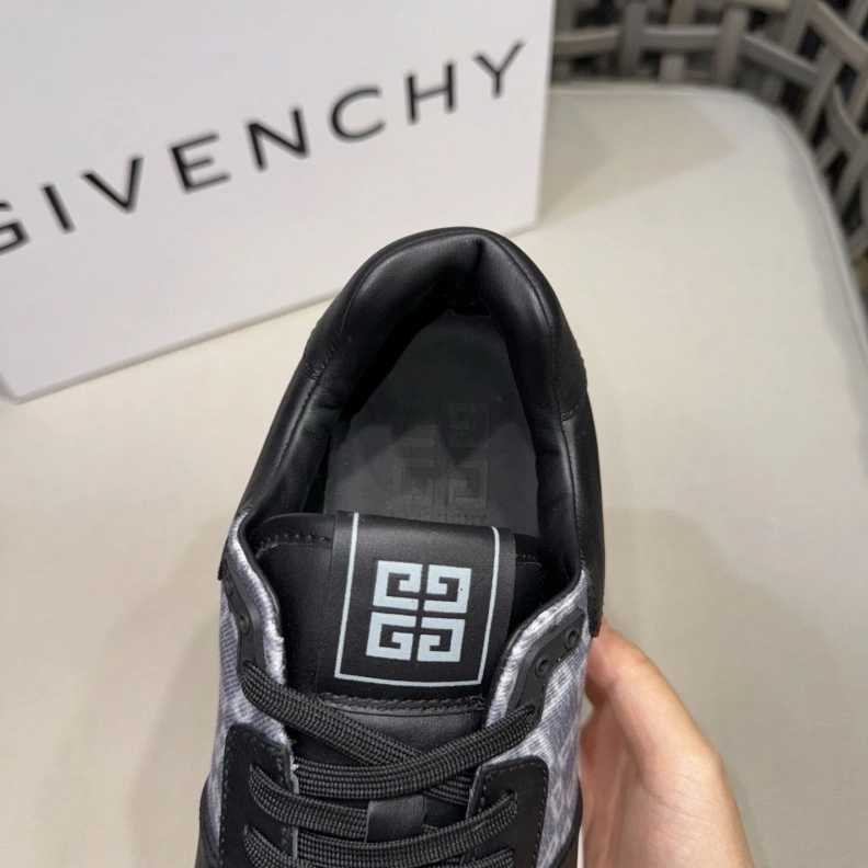Lightweight Gxvxnchy Sneakers 151862