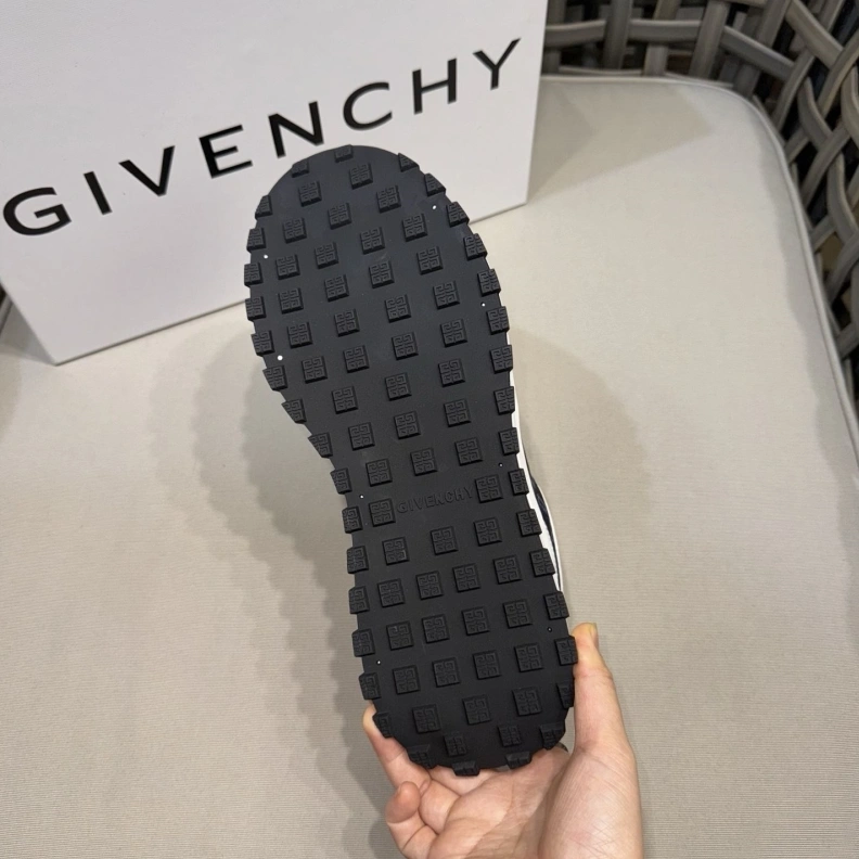 Comfortable Gxvxnchy Sneakers 151856