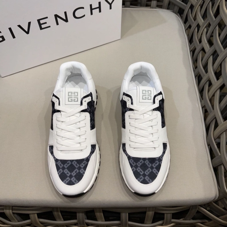 Practical Gxvxnchy Sneakers 151861