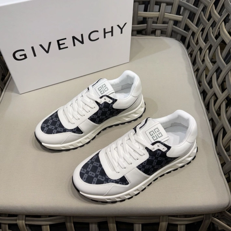 Practical Gxvxnchy Sneakers 151861
