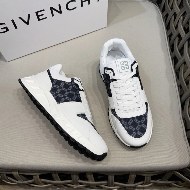 Practical Gxvxnchy Sneakers 151861