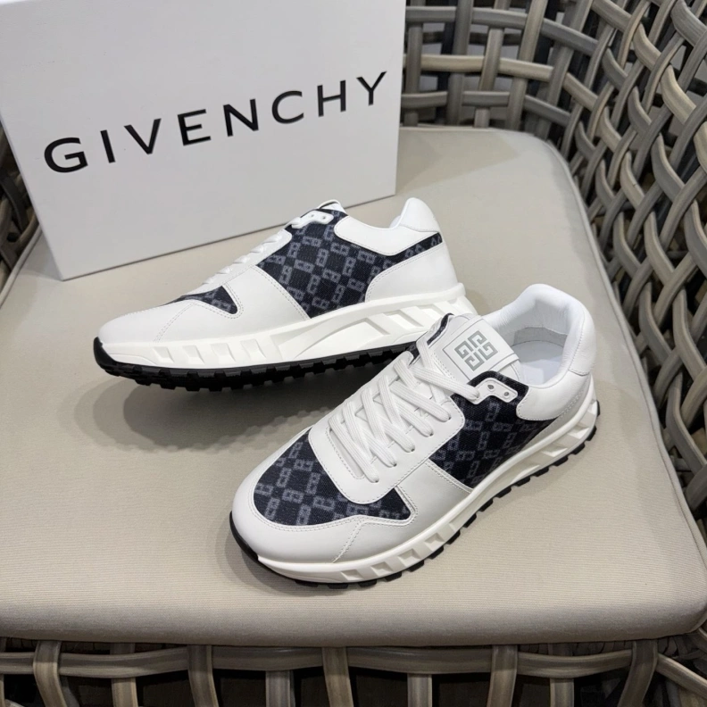 Practical Gxvxnchy Sneakers 151861
