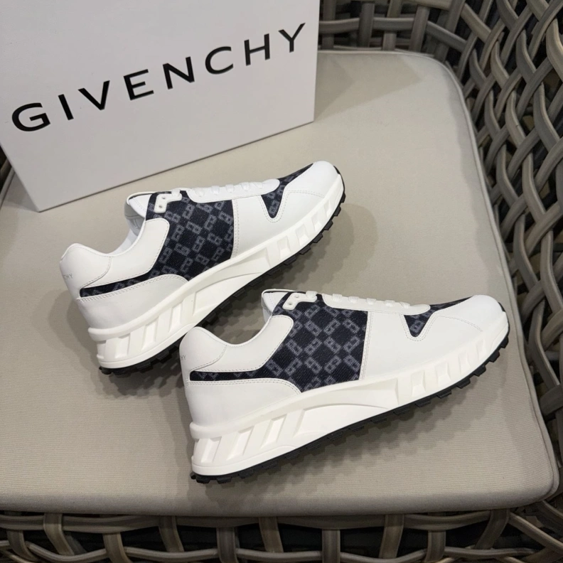 Practical Gxvxnchy Sneakers 151861