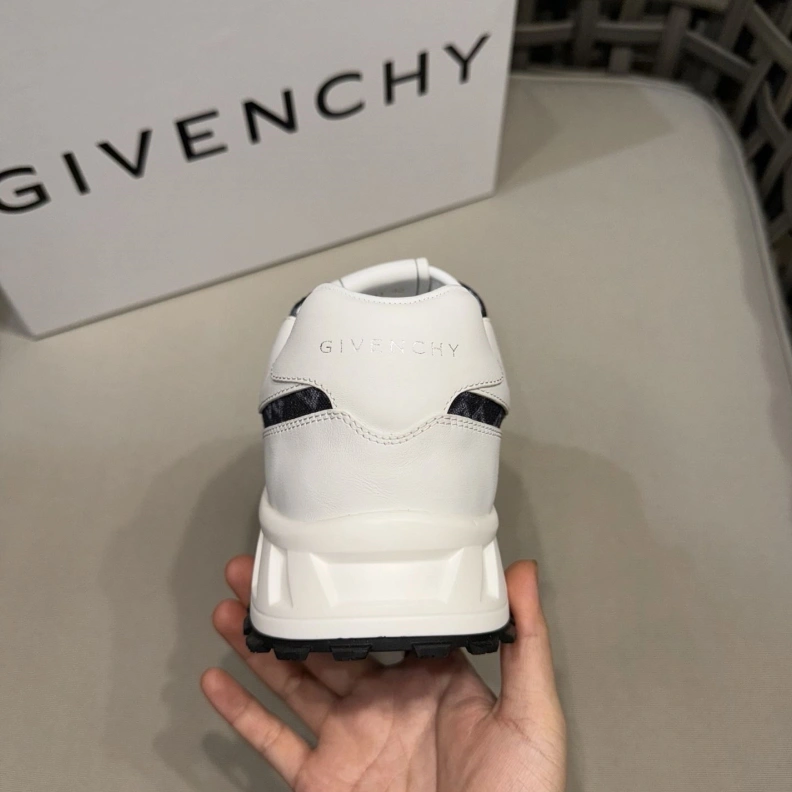 Practical Gxvxnchy Sneakers 151861