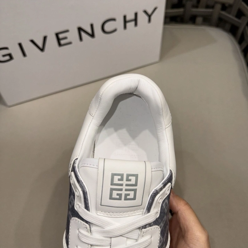 Gxvxnchy Sneakers Practical 151858