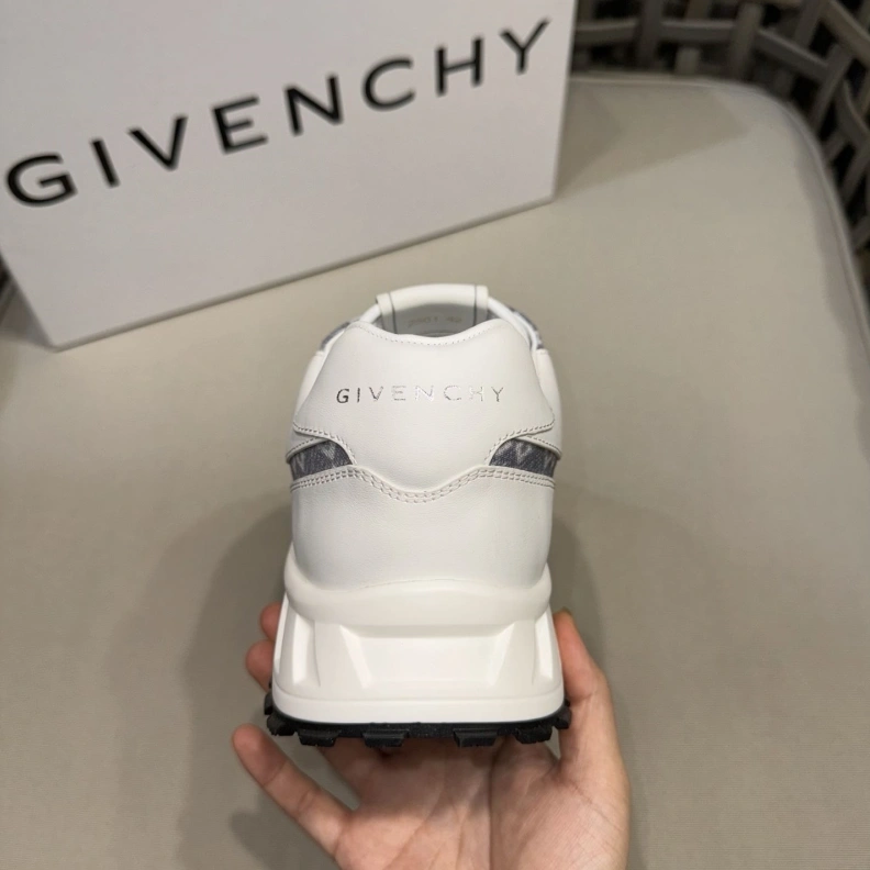 Gxvxnchy Sneakers Practical 151858