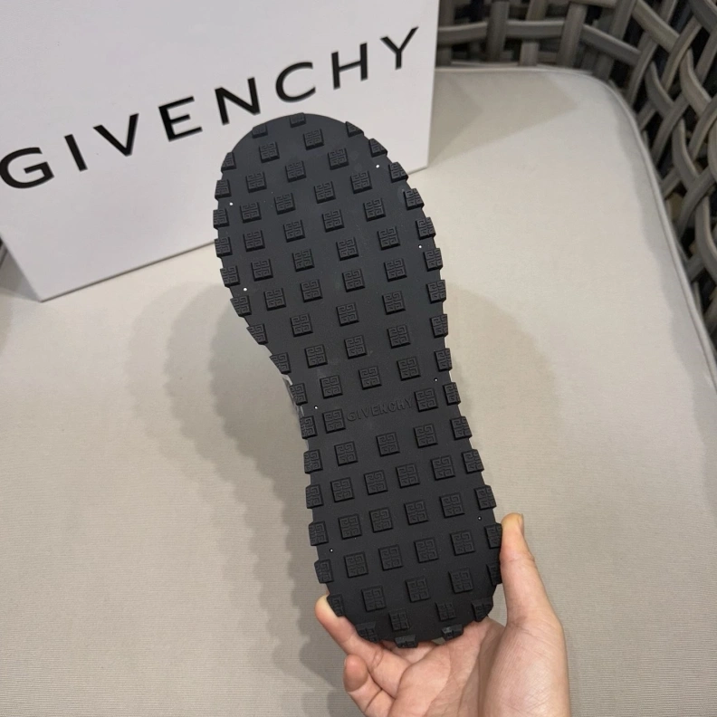 Gxvxnchy Sneakers Practical 151858