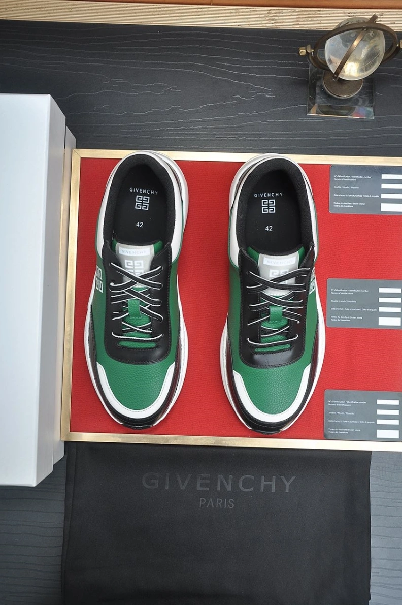 Cozy Gxvxnchy Sneakers 151844