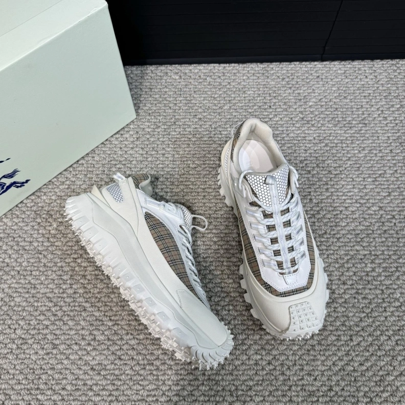 Stylish Bxrbxrry Sneakers 114415