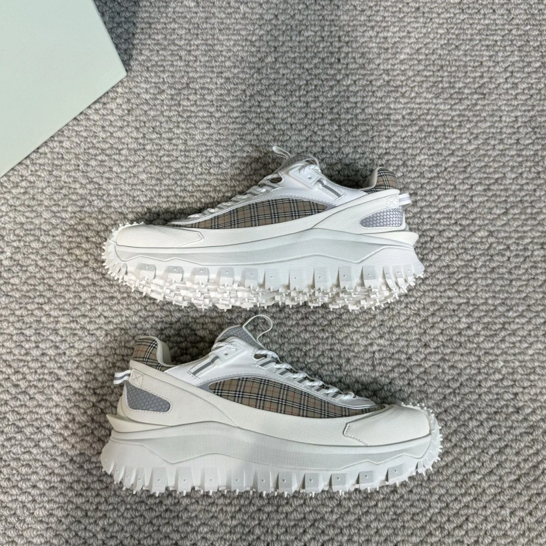 Stylish Bxrbxrry Sneakers 114415