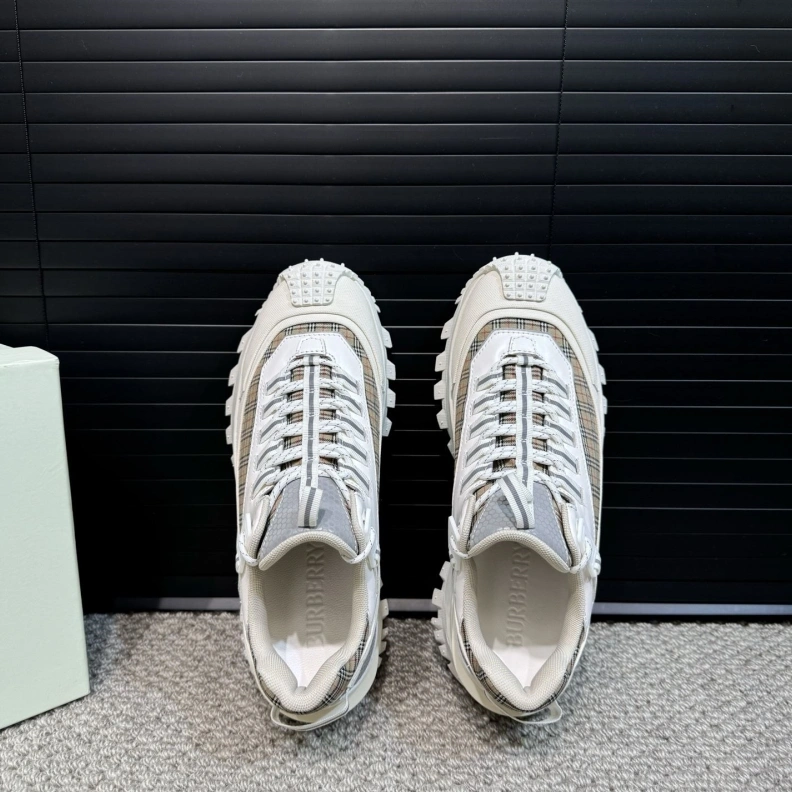 Stylish Bxrbxrry Sneakers 114415