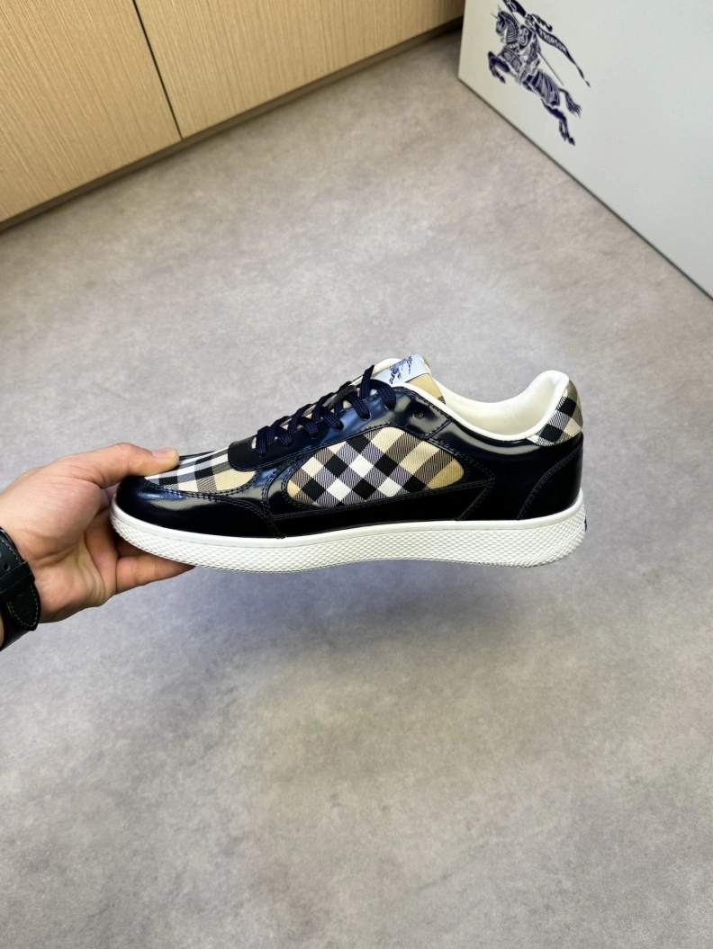 Sleek Bxrbxrry Sneakers 114402