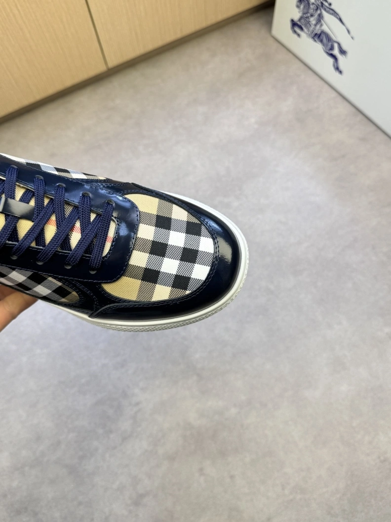 Sleek Bxrbxrry Sneakers 114402